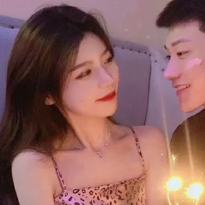 抖音最近很火的真人情侣头像高清图片第1张