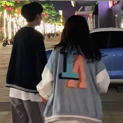 ins真人风格情头第1张