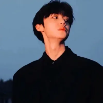 不易撞的真人高级情侣头像好看第1张