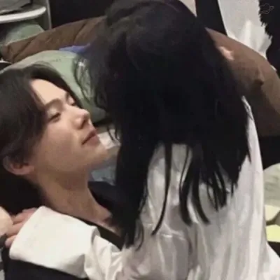 很霸气的双人情侣头像一人一张第1张