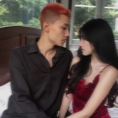 真人又很有意思的情侣双人高级头像第1张