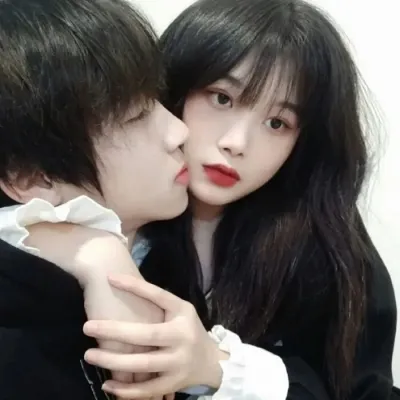 情侣头像一男一女情头真人超浪漫第1张