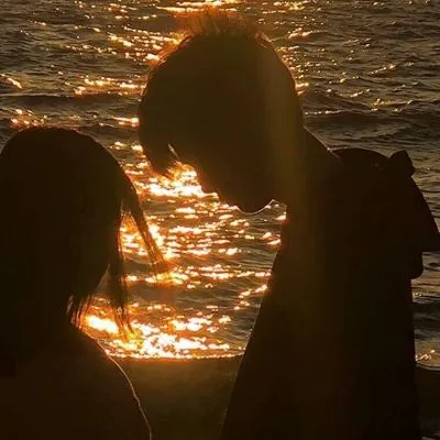 情侣头像真人两张配对高清好看第1张