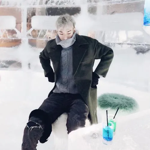 2021好看微信情侣头像图片一对两张分开的真人第1张