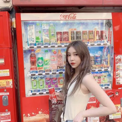 一左一右情侣头像分开真人第1张