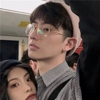 两个人情侣秀恩爱头像一对两张唯美第1张