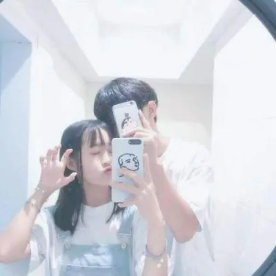 好看又经典的浪漫情侣头像图片真人第1张