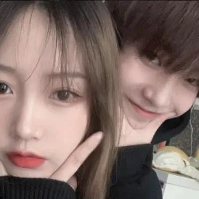 两情相悦的情侣头像甜蜜真人第1张