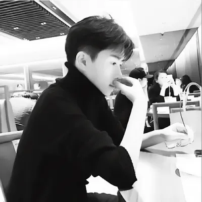 qq情侣头像双人图片第1张