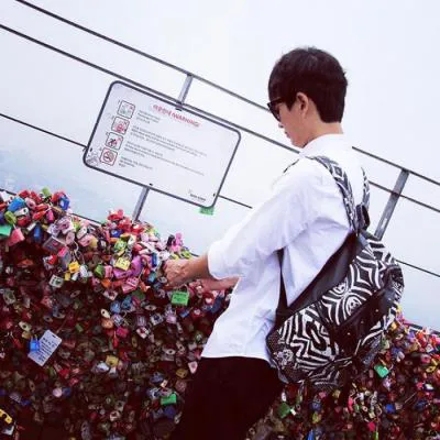 气质高冷的情侣头像图片第1张