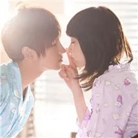 好看的爱情情侣qq头像一对第1张