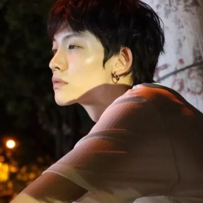 清秀脸庞好看又比较热门的帅哥头像第1张