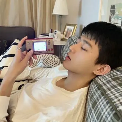 真人超级帅气又超级温柔的小清新头像第1张