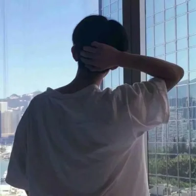 男生背影头像真人第1张