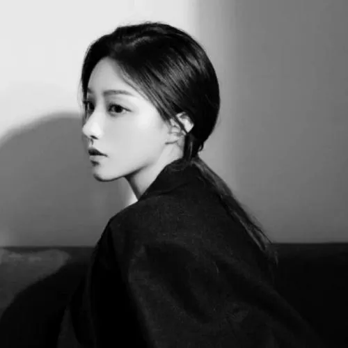 好看女生头像霸气黑白第1张