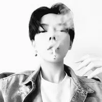 伤感男生黑白图片头像第1张