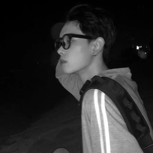 男孩儿头像霸气侧漏白与黑第1张