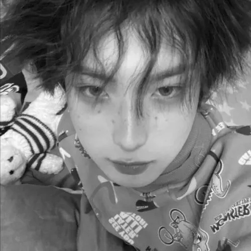 男生头像侧脸伤感黑白图片第1张