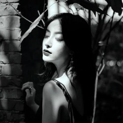 霸气女生头像超拽冷酷黑白短发侧脸第1张