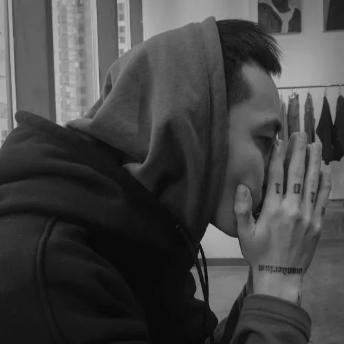 冷酷男生头像真人黑白第1张