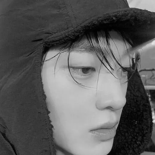 男生头像202最新伤感黑白第1张