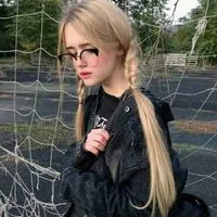 欧美短发女生头像超拽的第1张