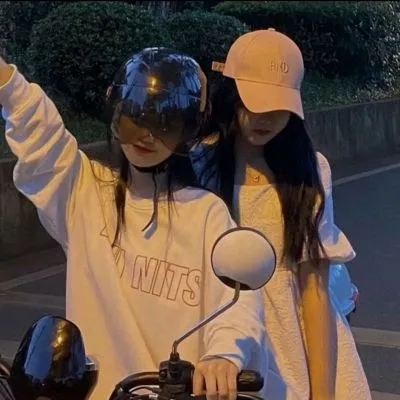 真人闺蜜一人一张的头像图片第1张