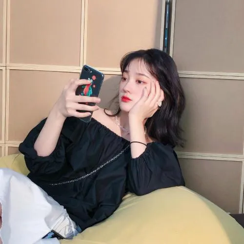 自信满满晒图分享的网图自拍姐妹头像两人一人一张第1张