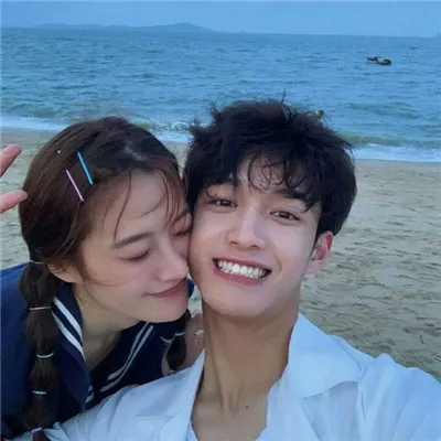 九月qq情侣头像大全2019最新第1张