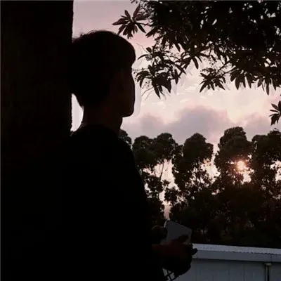 qq头像男生伤感侧颜第1张