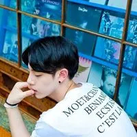 qq头像男生带字伤感超拽款第1张