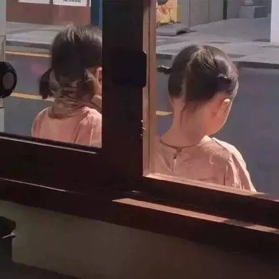 干净可爱又略显调皮的微信头像第1张