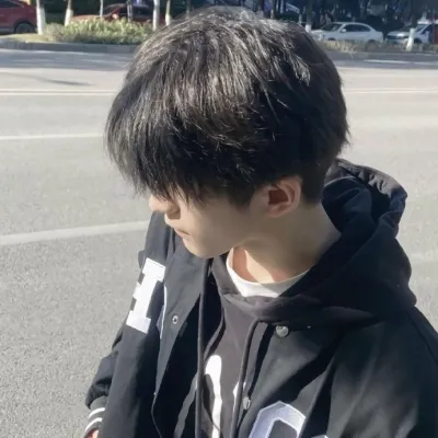00后超拽帅气男生头像第1张