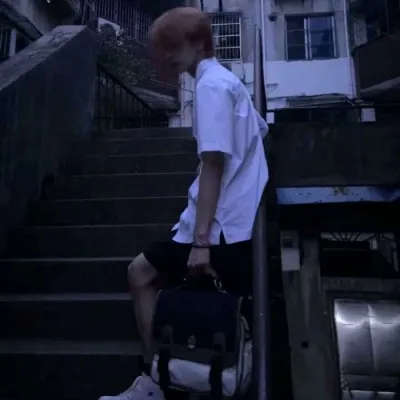 高清吸引漂亮小姐姐的男生头像第1张