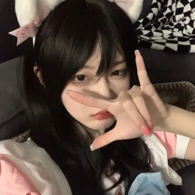 成熟妖媚的女生头像图片第1张