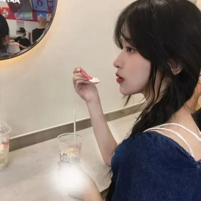 2022全新搞笑女生头像图片第1张