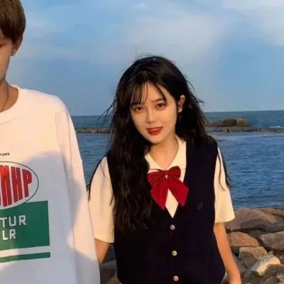 一对两张分开的情侣头像图片第1张