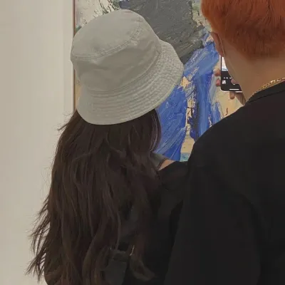 一左一右浪漫漫情侣头像第1张