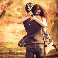 浪漫恩爱情侣贴吧两个人拥抱的头像第1张