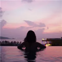 唯美逆光少女头像高清版第1张