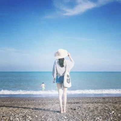 最新有意境的背影头像女生唯美第1张