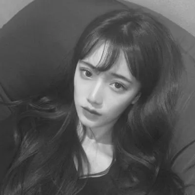 女生黑白唯美的头像忧郁伤感第1张