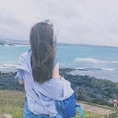 唯美漂亮女生微信背影头像长发高清第1张