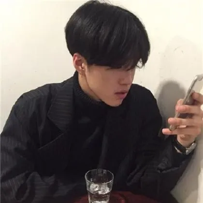 2019帅气男生冷酷头像第1张