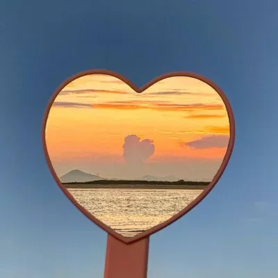 高清好看的创意心形风景头像图片第1张