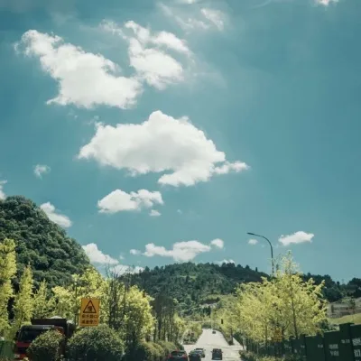 唯美淡蓝天空头像第1张