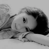 90后时尚范qq女生黑白头像第1张