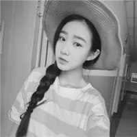 美女黑白头像图片第1张