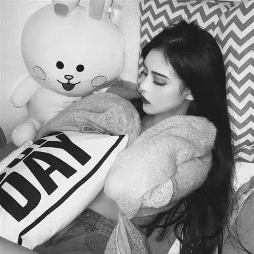 帅气女生头像霸气黑白第1张