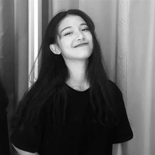 女生头像伤感唯美黑白图片第1张